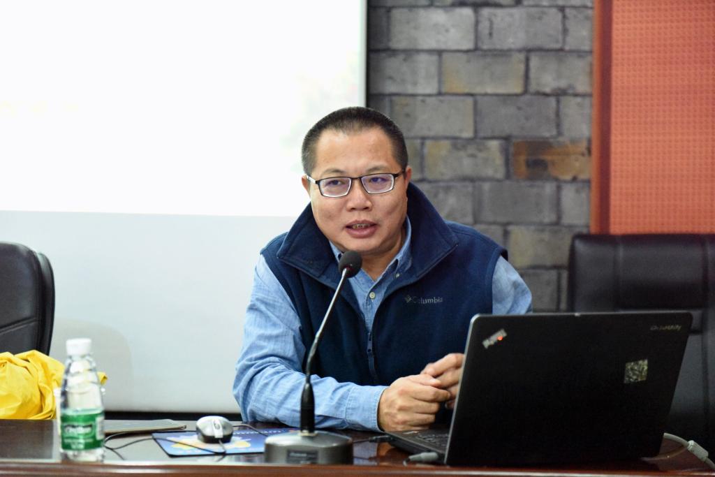 图为关凯教授