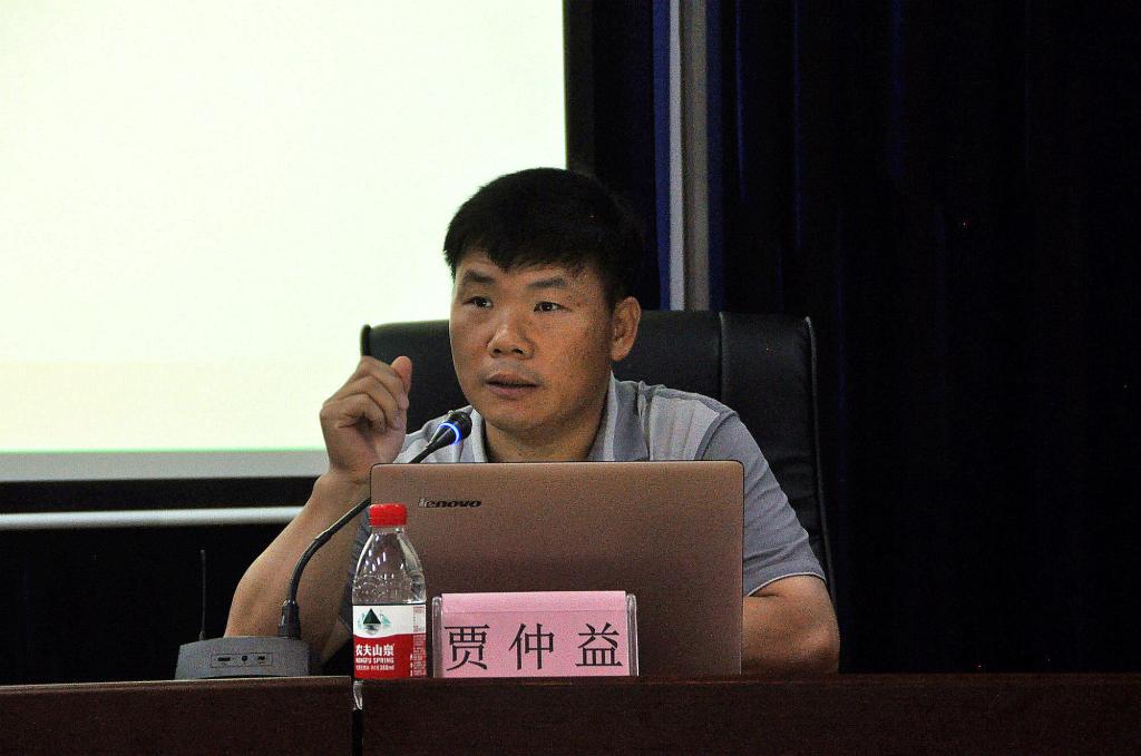 图为贾仲益教授讲话